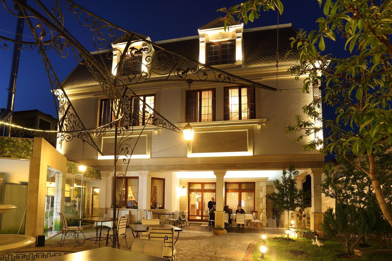 Hotel Green Garden Shumen Bagian luar foto