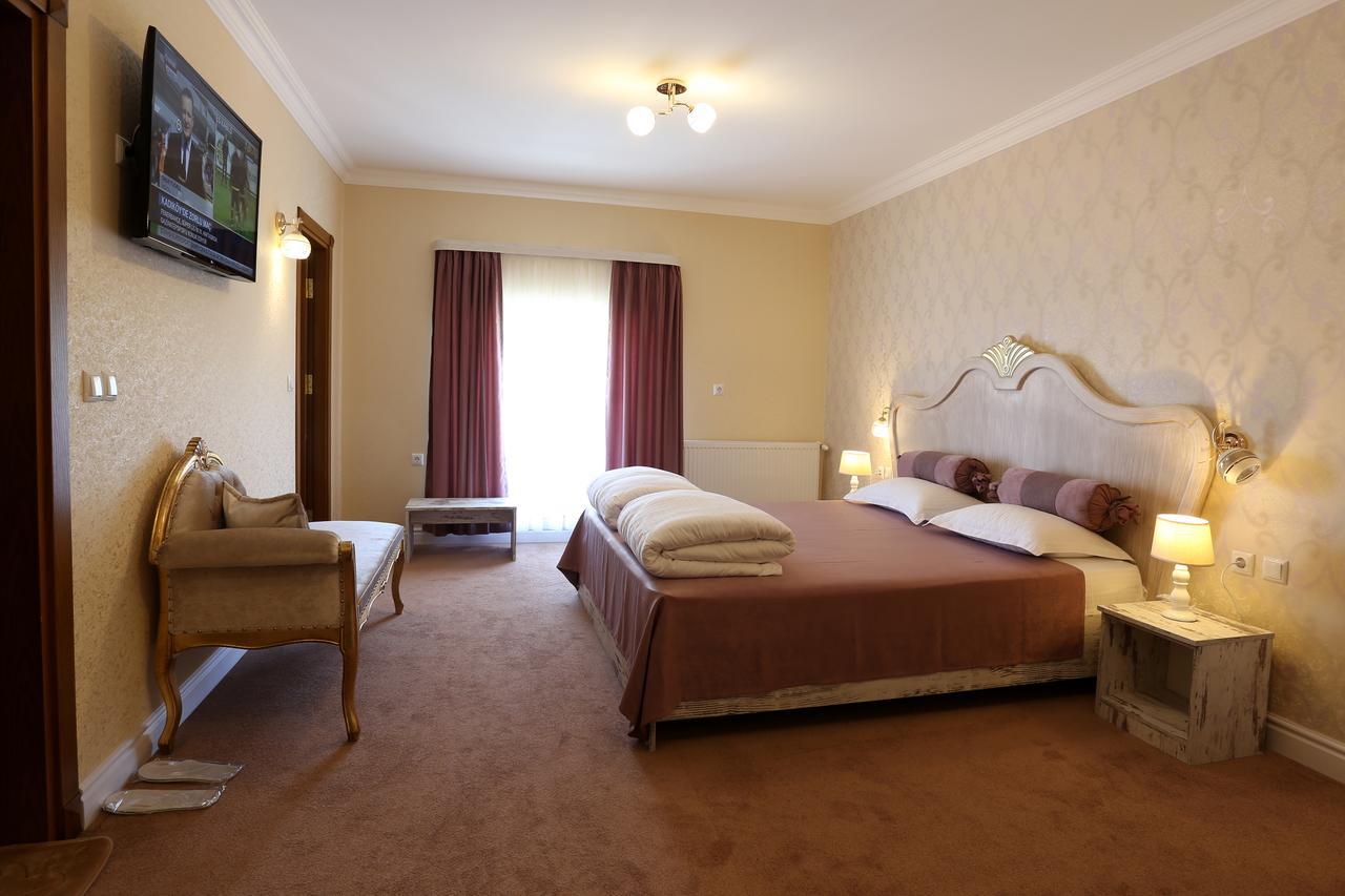 Hotel Green Garden Shumen Bagian luar foto