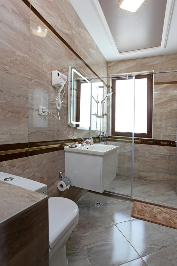 Hotel Green Garden Shumen Bagian luar foto