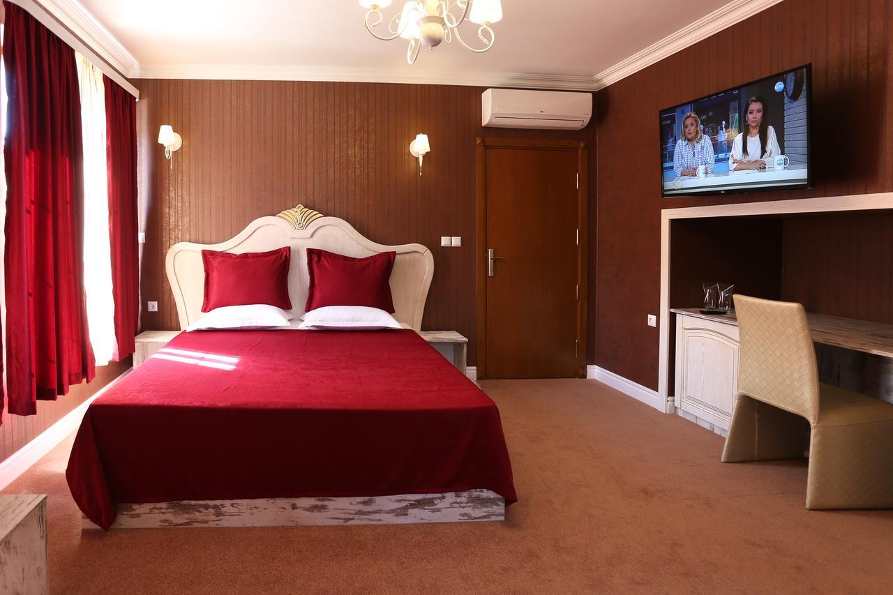 Hotel Green Garden Shumen Bagian luar foto