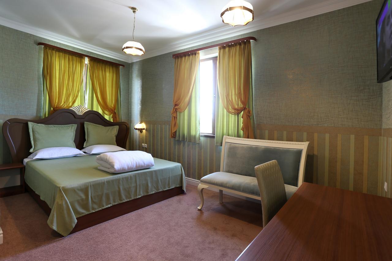 Hotel Green Garden Shumen Bagian luar foto