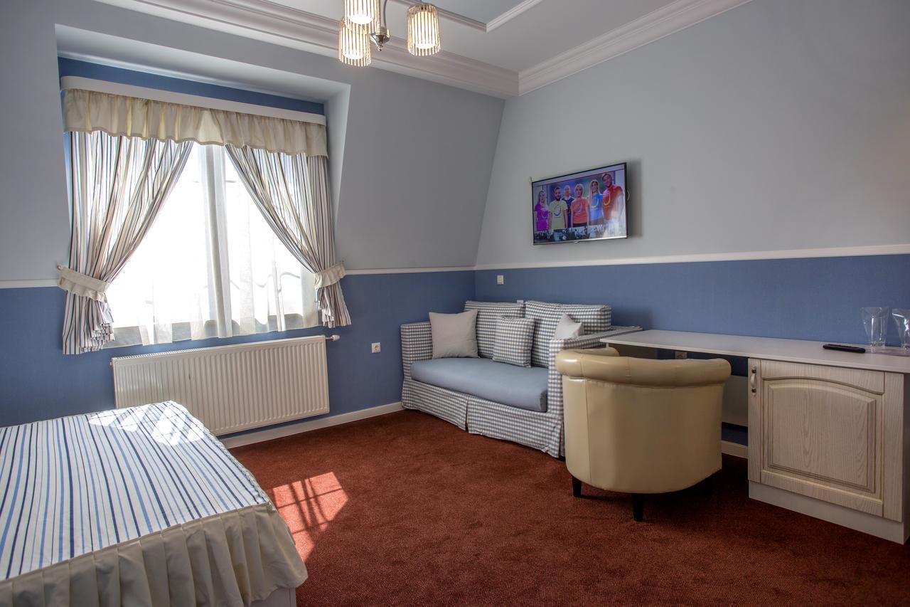 Hotel Green Garden Shumen Bagian luar foto