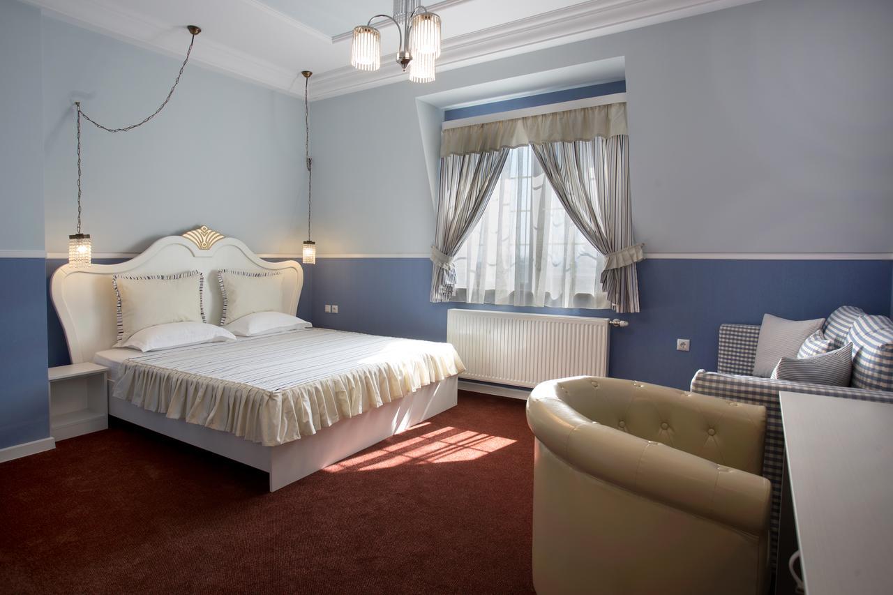 Hotel Green Garden Shumen Bagian luar foto