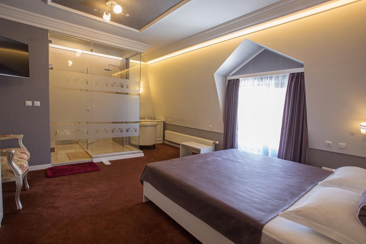 Hotel Green Garden Shumen Bagian luar foto