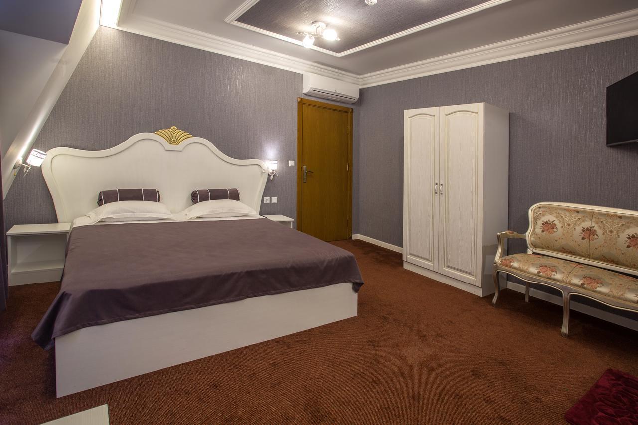 Hotel Green Garden Shumen Bagian luar foto