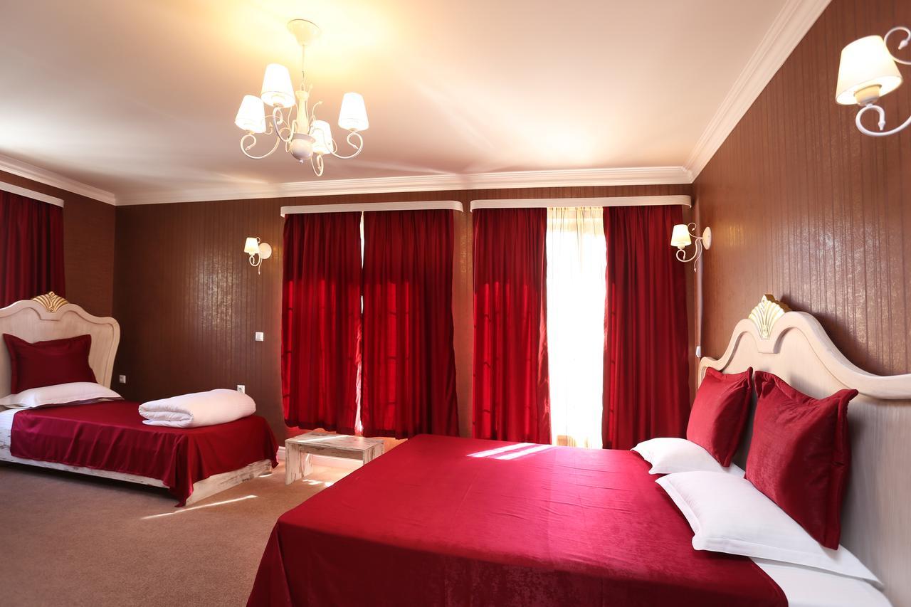 Hotel Green Garden Shumen Bagian luar foto
