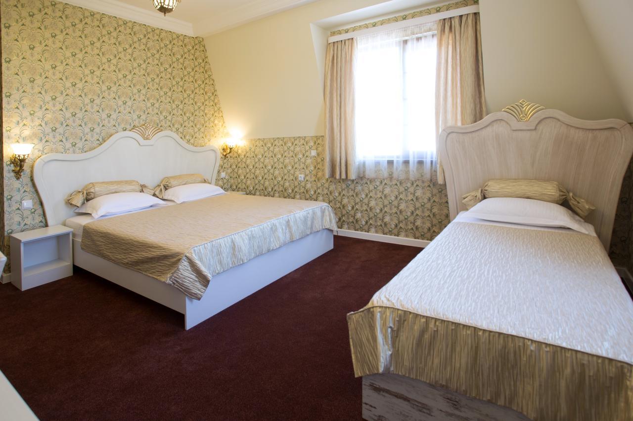 Hotel Green Garden Shumen Bagian luar foto