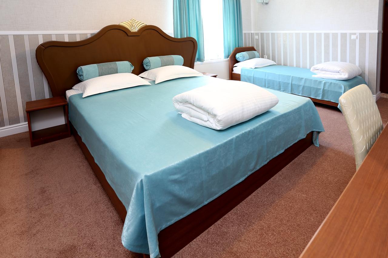 Hotel Green Garden Shumen Bagian luar foto