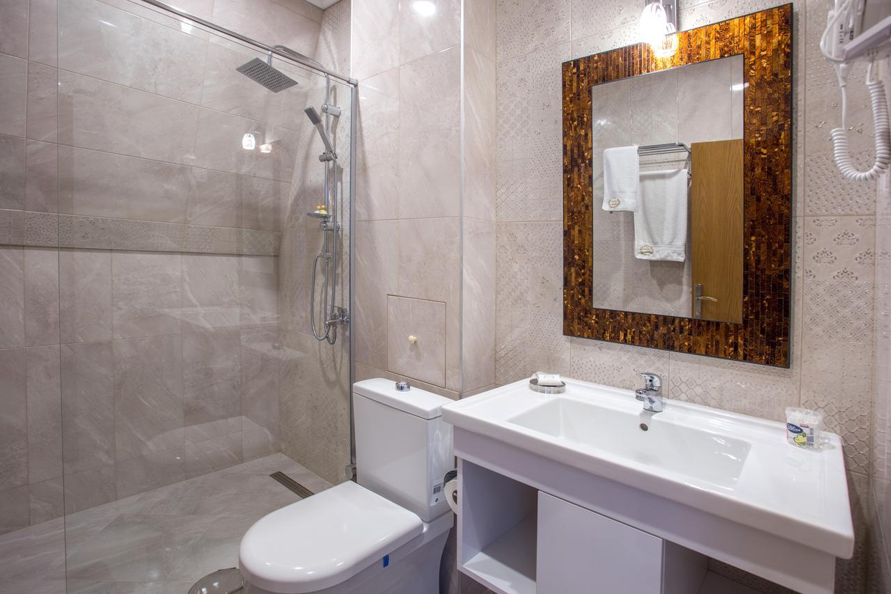Hotel Green Garden Shumen Bagian luar foto